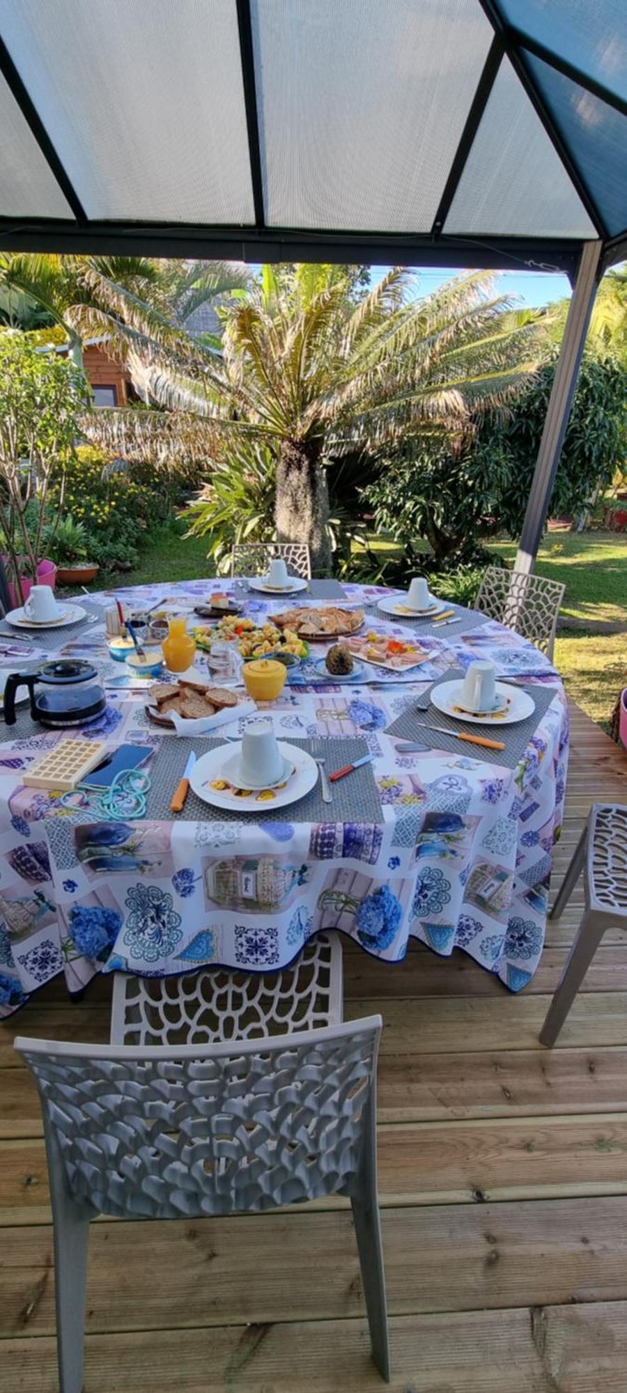 Le Palmier De La Paix Acomodação com café da manhã Le Tampon Exterior foto